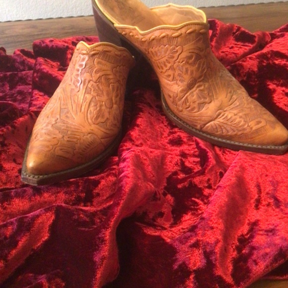 HAND TOOLED LEATHER COWBOY BOOT MULE - Picture 2 of 6